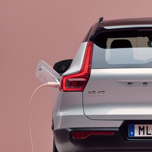 2020-volvo-xc40-recharge-18.jpg