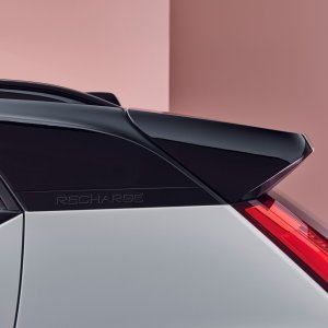 2020-volvo-xc40-recharge-17.jpg