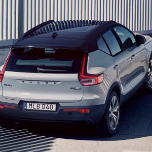 2020-volvo-xc40-recharge-22.jpg