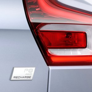 2020-volvo-xc40-recharge-13.jpg